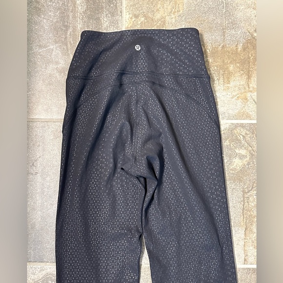 Lululemon Groove Super-High-Rise Flared Pant Nulu Gradiate Geo Emboss Black - Picture 5 of 5